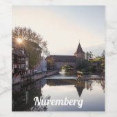 Zonnetijd over de oude middeleeuwse brug in Nürnbe Wijn Etiket (Enkel label)