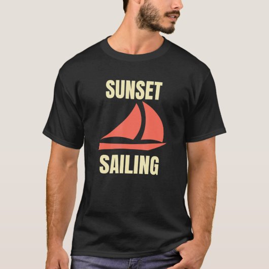 Zonnevaste, zeilboot met zeilboot Fi T-shirt (Voorkant)