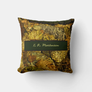 Zonneverlichte waterrimpels boven raketten, gepers kussen