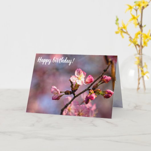 Zonnevolle Sakura-bloemen en -knoppen op een zoete Kaart (Gele Bloem)