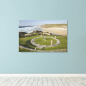 Zonnewijzer en Perran Beach, Perranporth, Cornwall Canvas Afdruk (Insitu (Houten vloer))