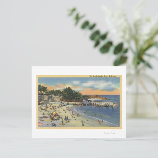 Zonnezwemmers en zwemmers op het strand briefkaart (Staand voorkant)