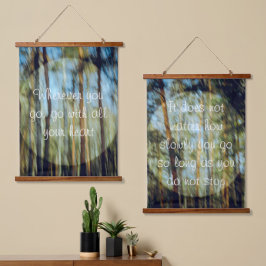 Zonnig dennenbos hangend wandkleed