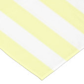 Zonnig nautisch pastelgeel strepenpatroon tafelkleed (Gekanteld)