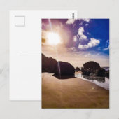 Zonnig strand met rotsen briefkaart (Voorkant / Achterkant)