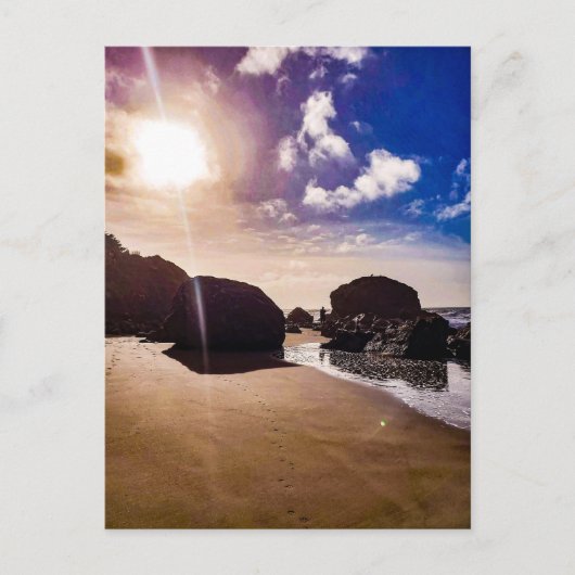 Zonnig strand met rotsen briefkaart (Voorkant)