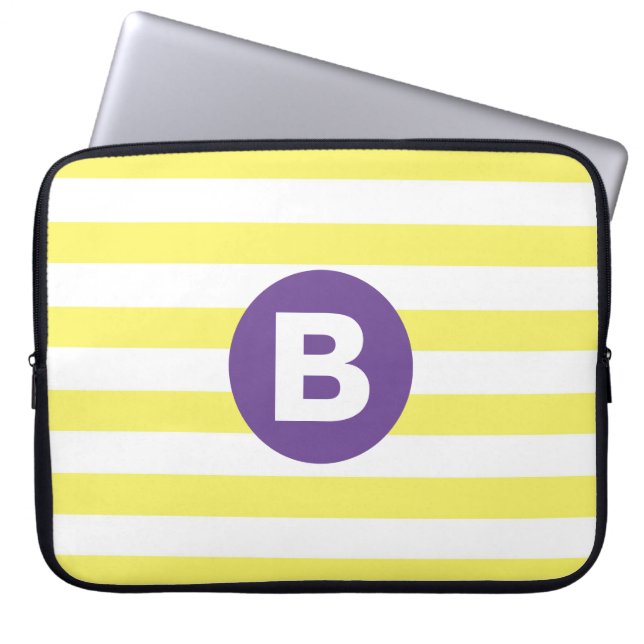 Zonnige Gele Gestreepte Paarse Monogram Laptop Sleeve (Voorkant)