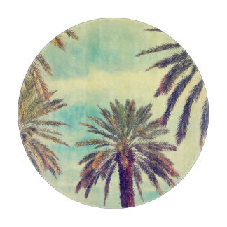 Zonnige palmplantage: gekweekte oase. snijplank
