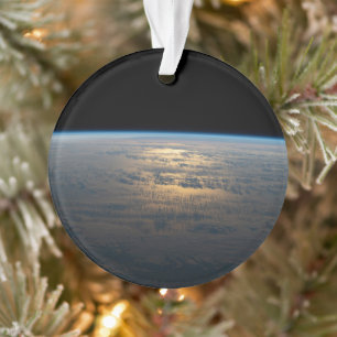 Zonnige stralen van een deels bewolkt zuiden van d ornament
