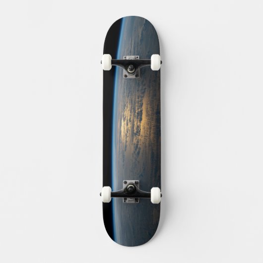 Zonnige stralen van een deels bewolkt zuiden van d persoonlijk skateboard (Voorkant)