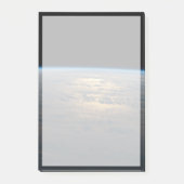 Zonnige stralen van een deels bewolkt zuiden van d post-it® notes (Voorkant)