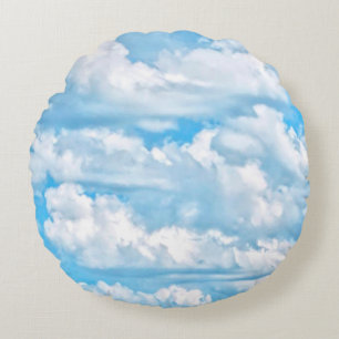 Zonnige wolken decor dansend geluk rond kussen