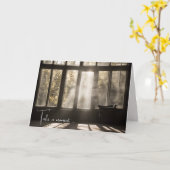 Zonovergoten kamer met lege stoel kaart (Gele Bloem)