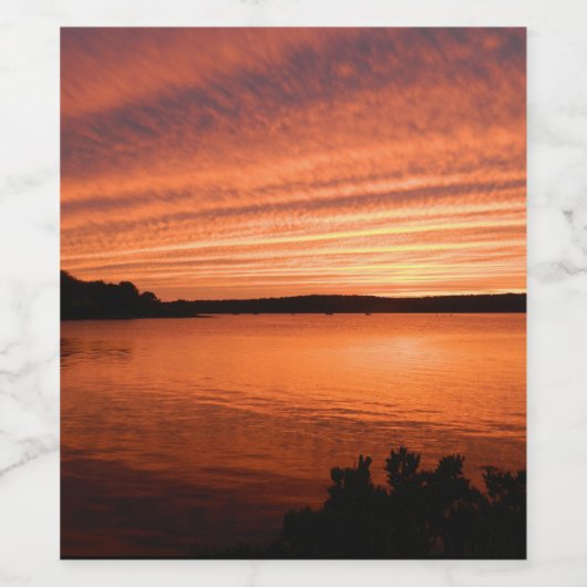 Zonshemel avondwolken rijen oceaan reflectie wijn etiket (Enkel label)