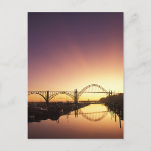 Zonsondergang achter de Newport-brug, Oregon Briefkaart