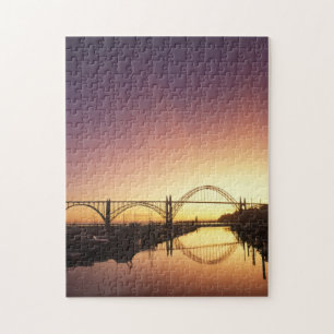 Zonsondergang achter de Newport-brug, Oregon Legpuzzel