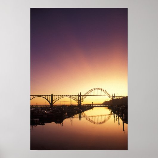 Zonsondergang achter de Newport-brug, Oregon Poster (Voorkant)