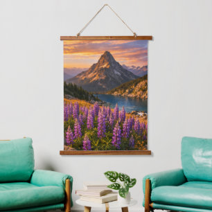 Zonsondergang Bergmeer en Paarse Lupines Hangend Wandkleed