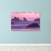 Zonsondergang bij Bandon Beach Sea Stacks. Canvas Afdruk (Insitu (Houten vloer))