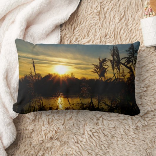 Zonsondergang bij een meertje met rietpluimen. kussen (Deken)