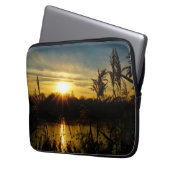 Zonsondergang bij een meertje met rietpluimen. laptop sleeve (Voorkant Links)