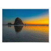 Zonsondergang bij Haystack Rock op Cannon Beach, O Foto Afdruk (Voorkant)