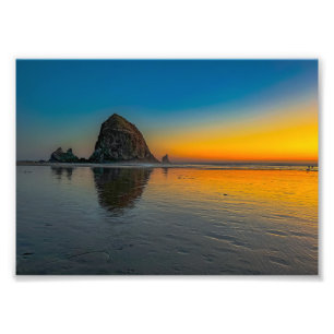 Zonsondergang bij Haystack Rock op Cannon Beach, O Foto Afdruk