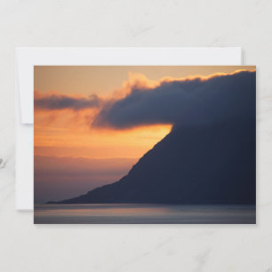 Zonsondergang boven de kustlijn van Alesund Bedankkaart