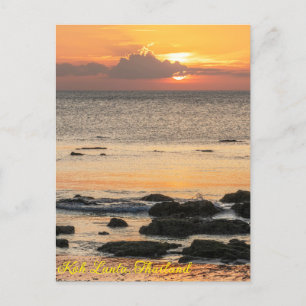 Zonsondergang boven de rotsen en het zee, Koh Lant Feestdagenkaart