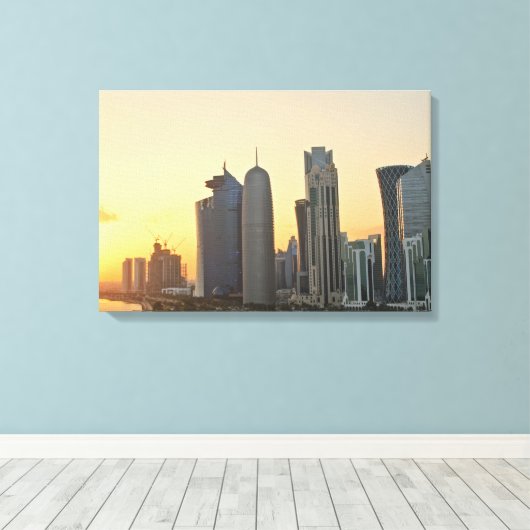 Zonsondergang boven Doha, Qatar canvas print (Insitu (Houten vloer))