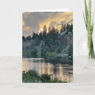 Zonsondergang boven een rivier kaart