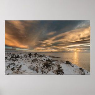 Zonsondergang boven het meer Myvatn, IJsland Poster
