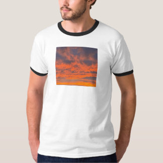 Zonsondergang in brand t-shirt