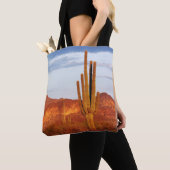 zonsondergang in de East Valley Tote Bag (Dichtbij)
