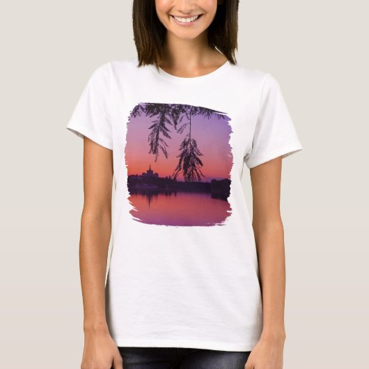 Zonsondergang in de zomer bij het meer met de skyl t-shirt (Voorkant)