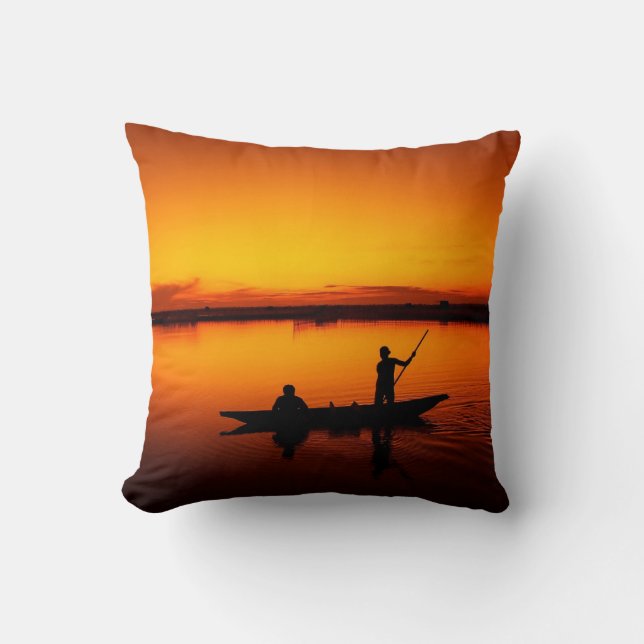 Zonsondergang Landschap met een boot-68465 Kussen (Voorkant)