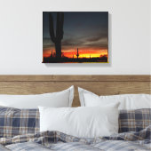 Zonsondergang met gigantische saguaro cactus in de canvas afdruk (Insitu (Slaapkamer))