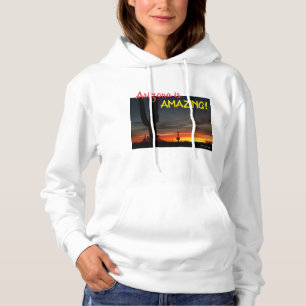 Zonsondergang met gigantische saguaro cactus in de hoodie