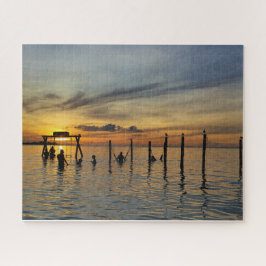 Zonsondergang met Houten Palen in Water Legpuzzel