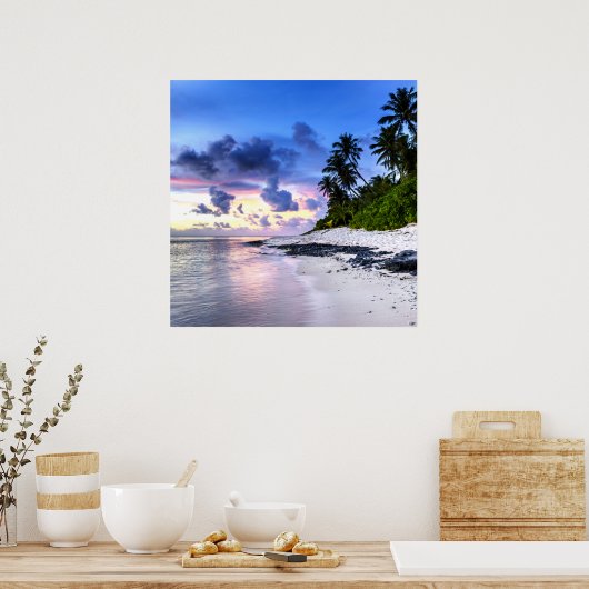 Zonsondergang met palmbomen en rotsachtig strand poster (Keuken)