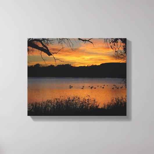 Zonsondergang op Lake Wrapped Canvas (Voorkant)