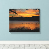 Zonsondergang op Lake Wrapped Canvas Afdruk (Insitu (Houten vloer))