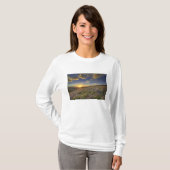 Zonsondergang over de Bitterroot Mountains en uitg T-shirt (Voorkant volledig)