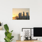Zonsondergang over de skyline van Doha, Qatar Poster (Thuiskantoor)