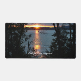 Zonsondergang over Forest Lake Desk Mat