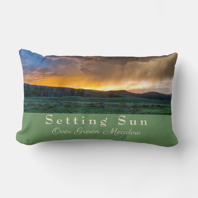 Zonsondergang over groene weide  kussen (Voorkant)