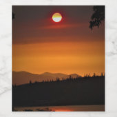 Zonsondergang over het wijnetiket van het kanaal wijn etiket (Enkel label)