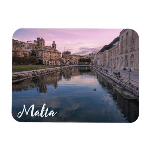 Zonsondergang over klein kanaal in Cospicua, Malta Magneet