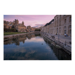 Zonsondergang over klein kanaal in Cospicua, Malta Perfect Poster