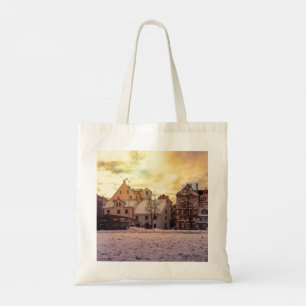 Zonsondergang over straat in Riga Tote Bag